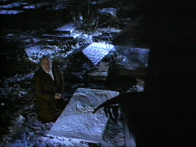 Ebenezer Scrooge Grave - Charles Dickens A Christmas Carol (1984)